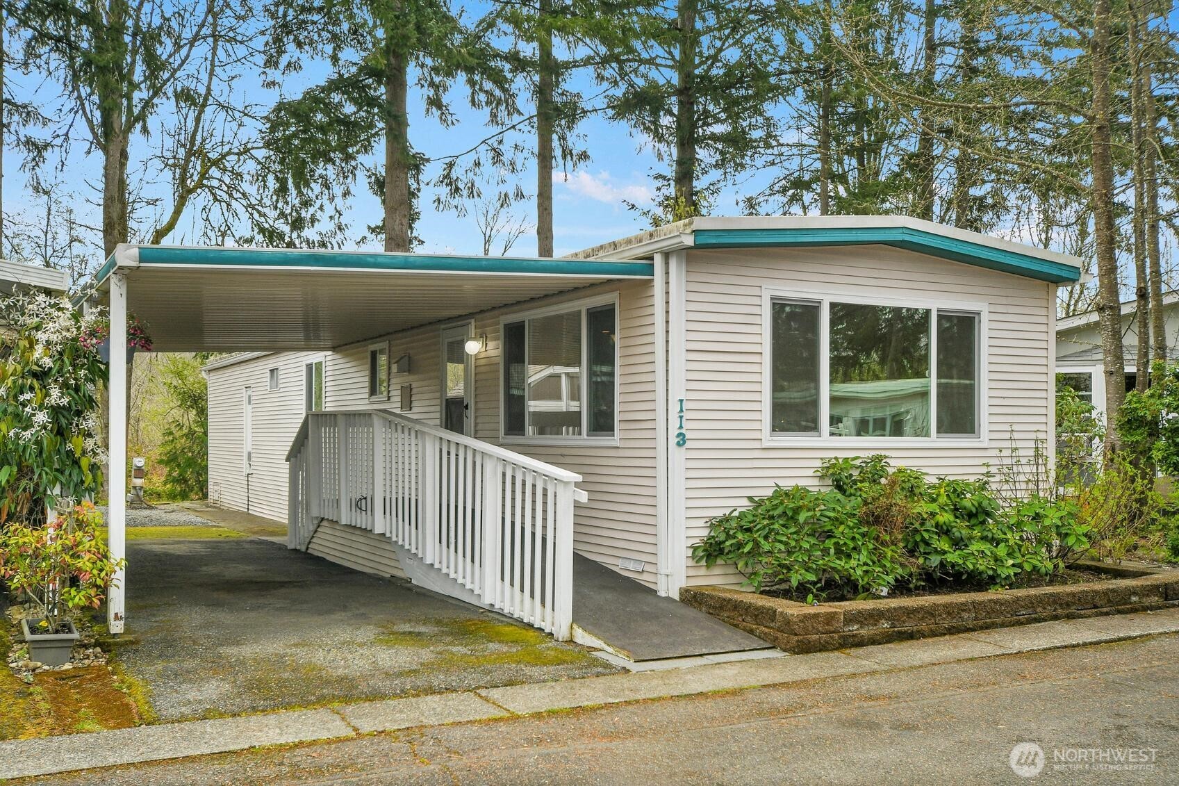 18425 NE 95th St #113, Redmond, WA 98052
