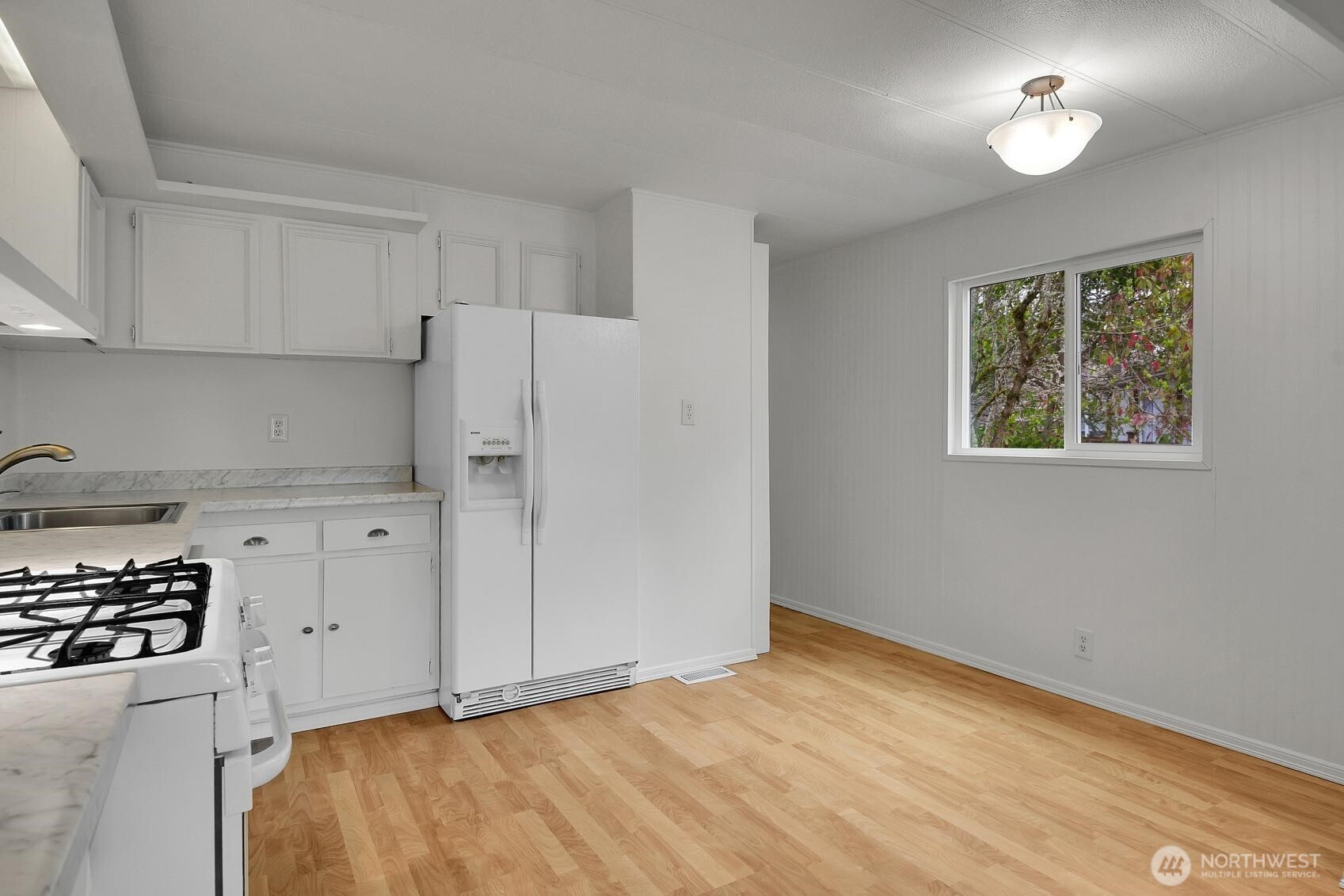 18425 NE 95th St #113, Redmond, WA 98052