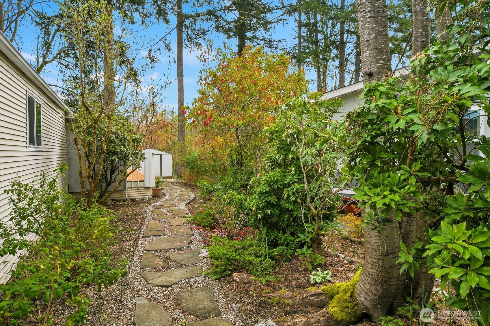 18425 NE 95th St #113, Redmond, WA 98052