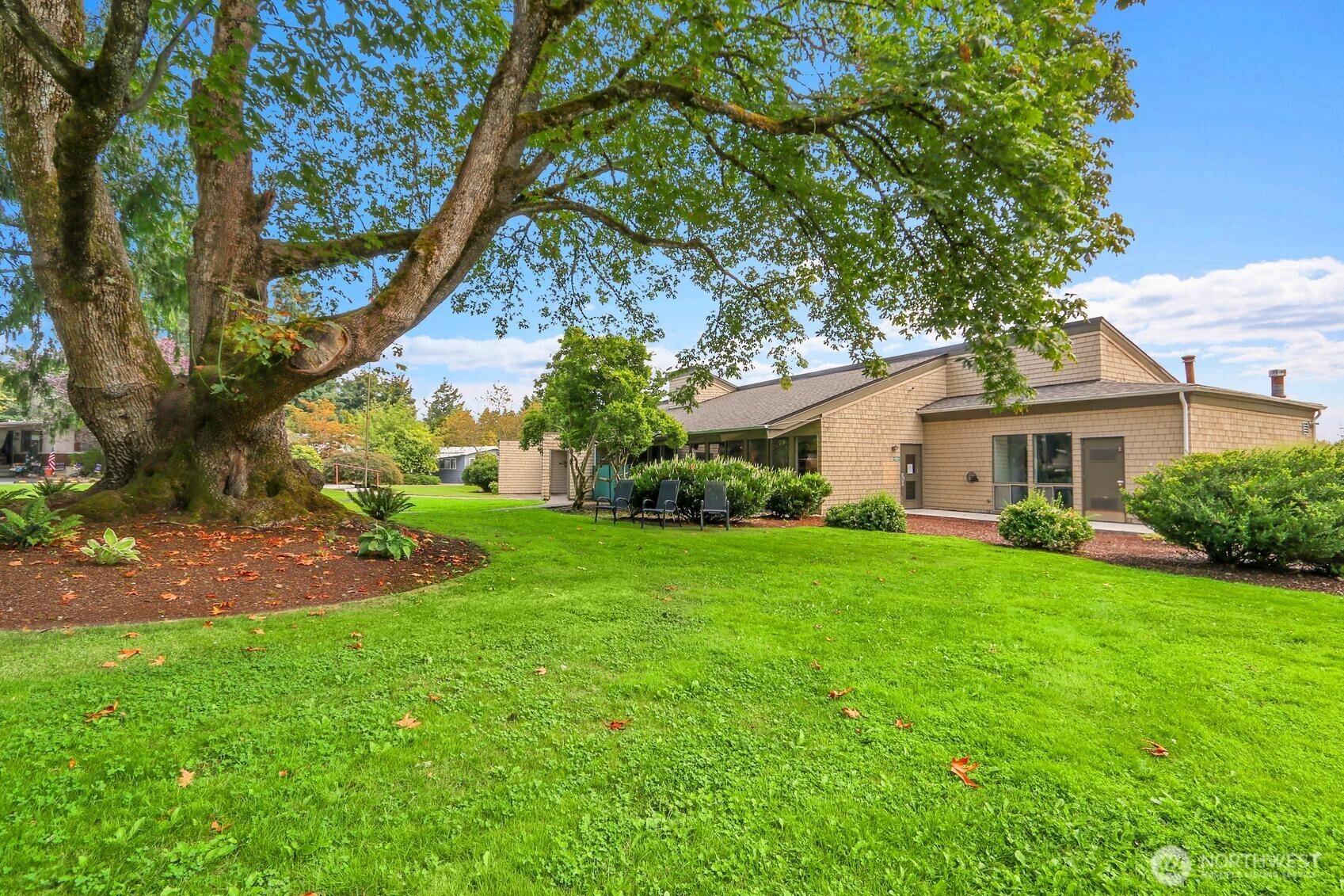 18425 NE 95th St #113, Redmond, WA 98052