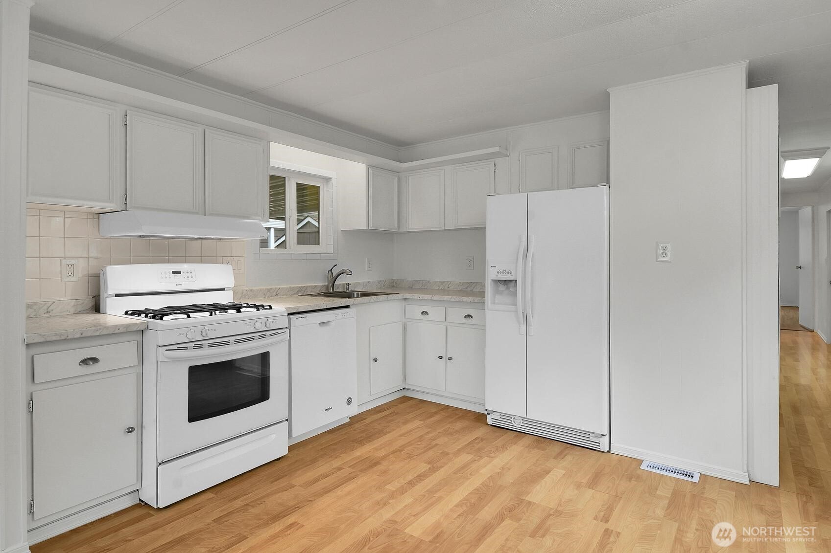 18425 NE 95th St #113, Redmond, WA 98052
