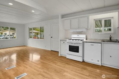 18425 NE 95th St #113, Redmond, WA 98052 - Photo 10