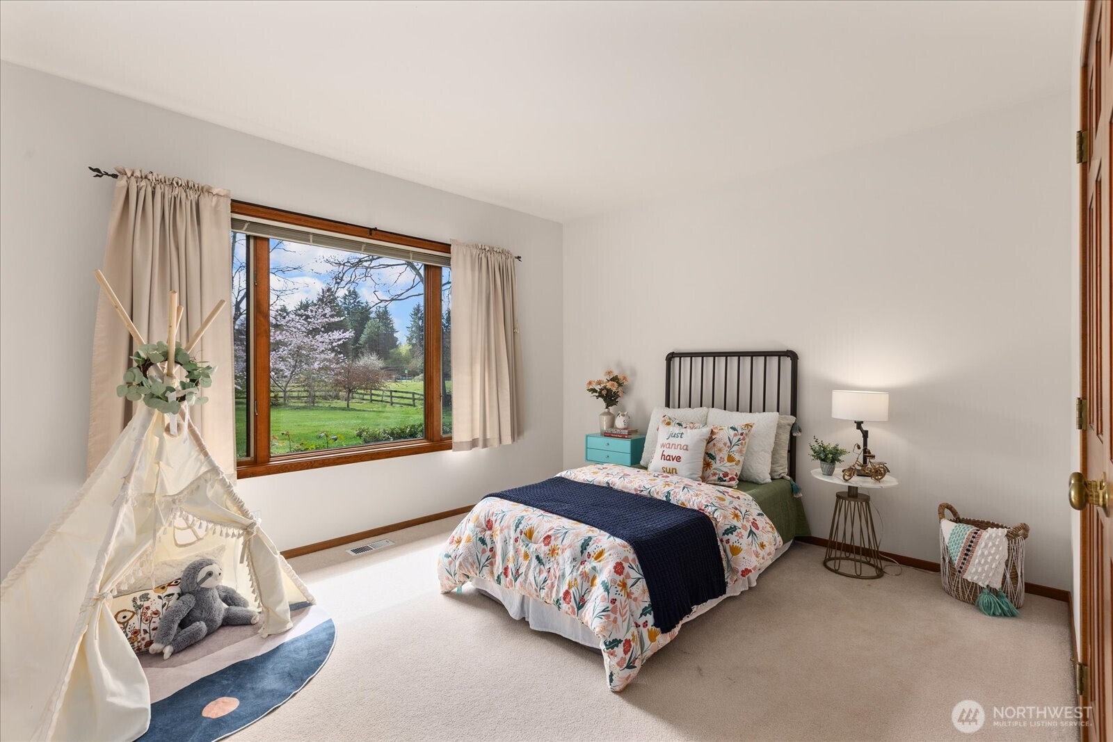 20528 NE Union Hill Road , Redmond, WA 98053-7549