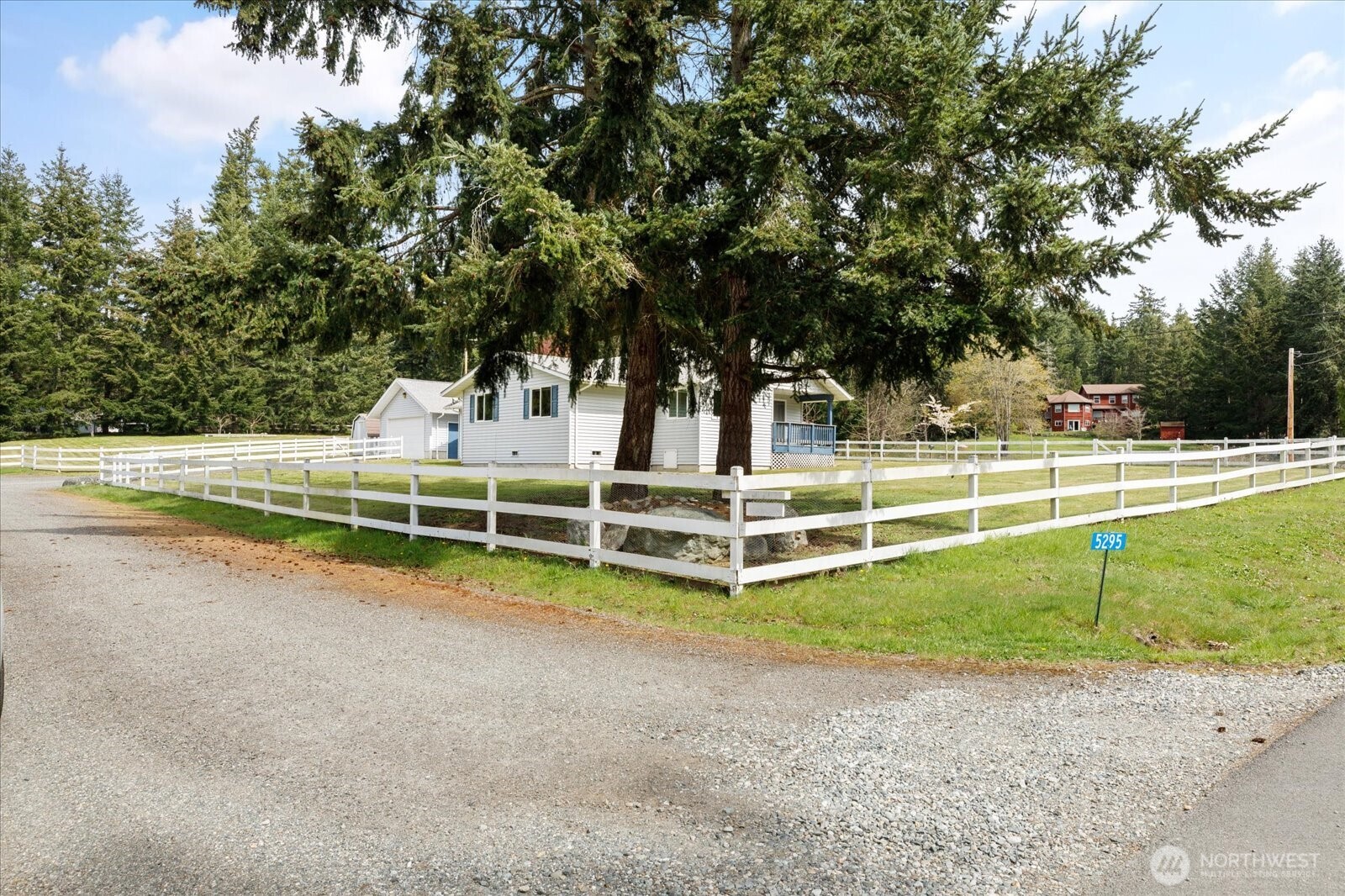 5295 Bounty Loop , Freeland, WA 98249