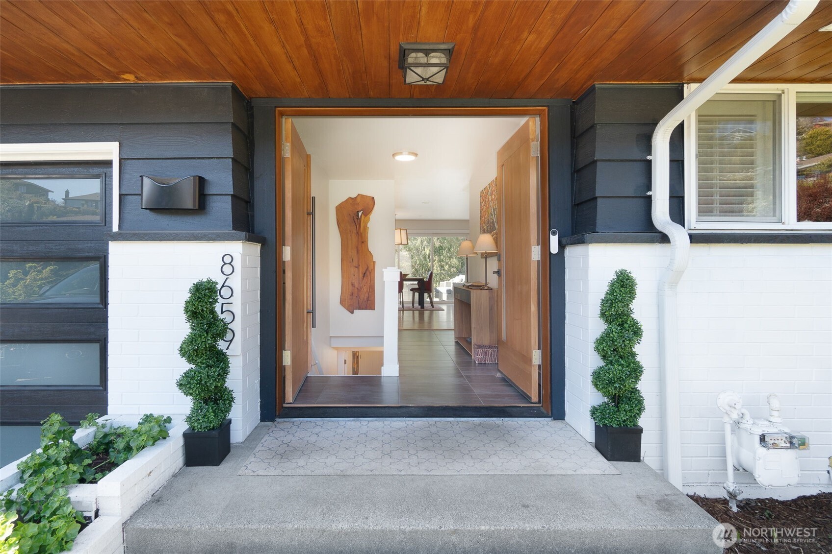 8659 Fauntlee Crest SW, Seattle, WA 98136