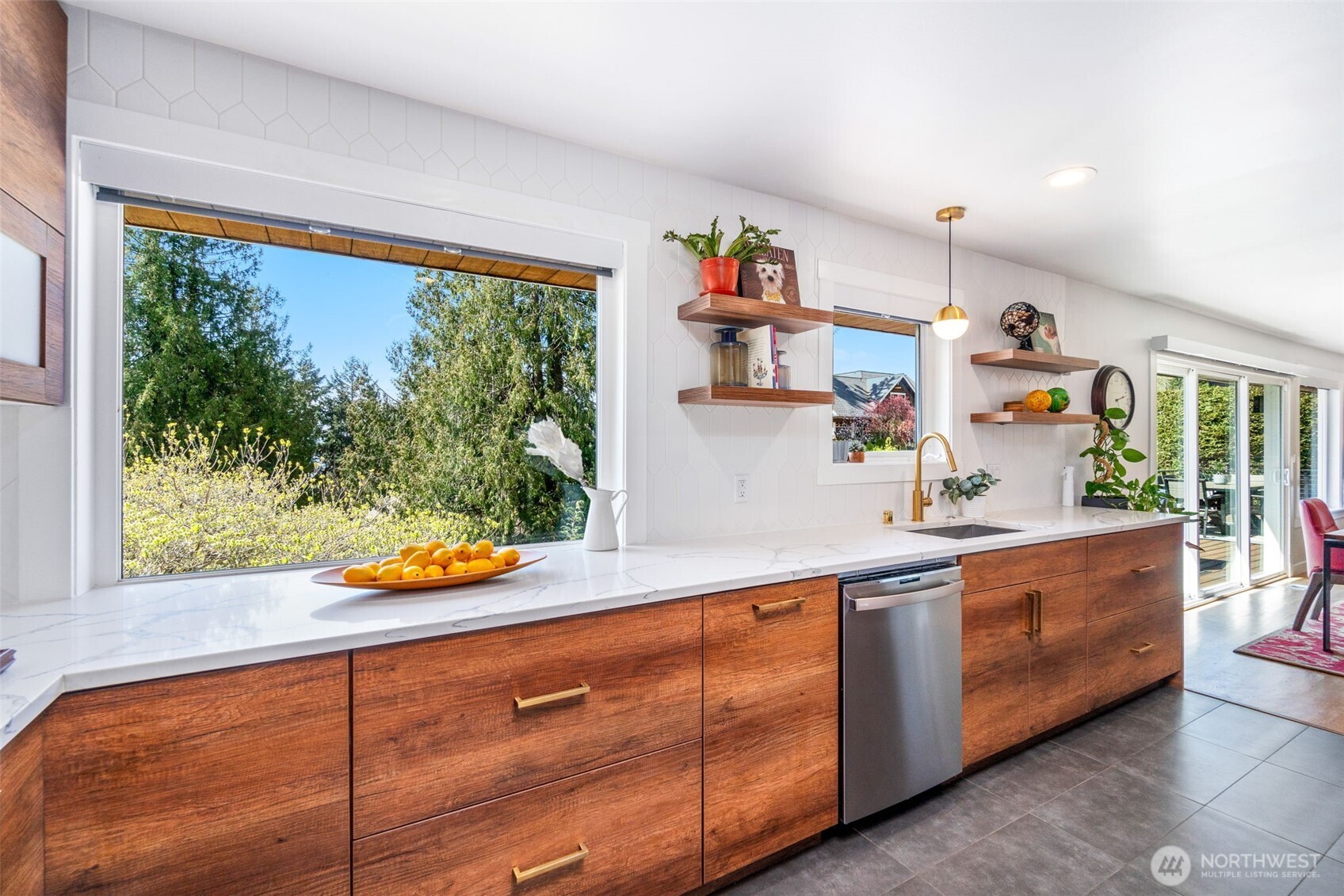 8659 Fauntlee Crest SW, Seattle, WA 98136