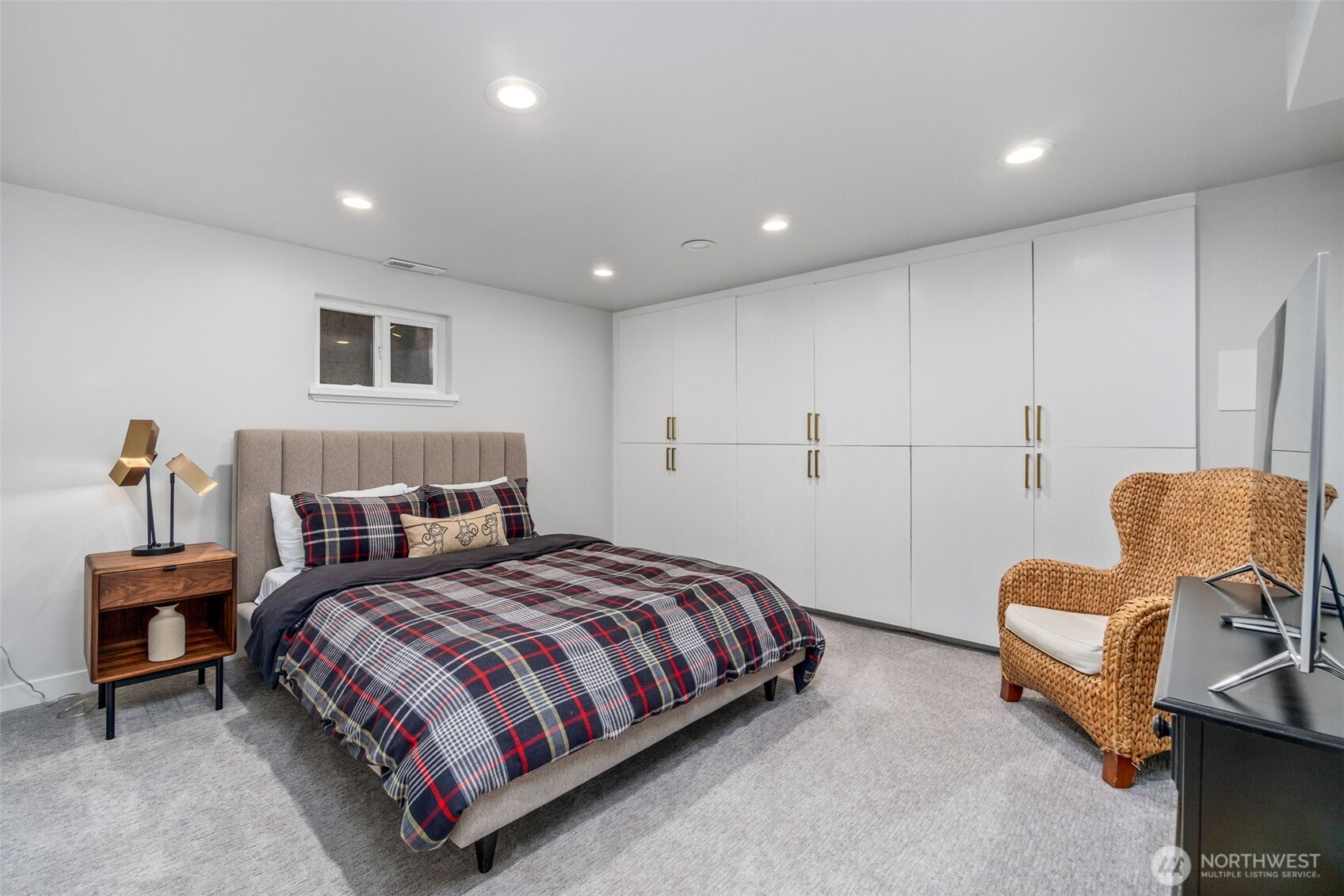 8659 Fauntlee Crest SW, Seattle, WA 98136