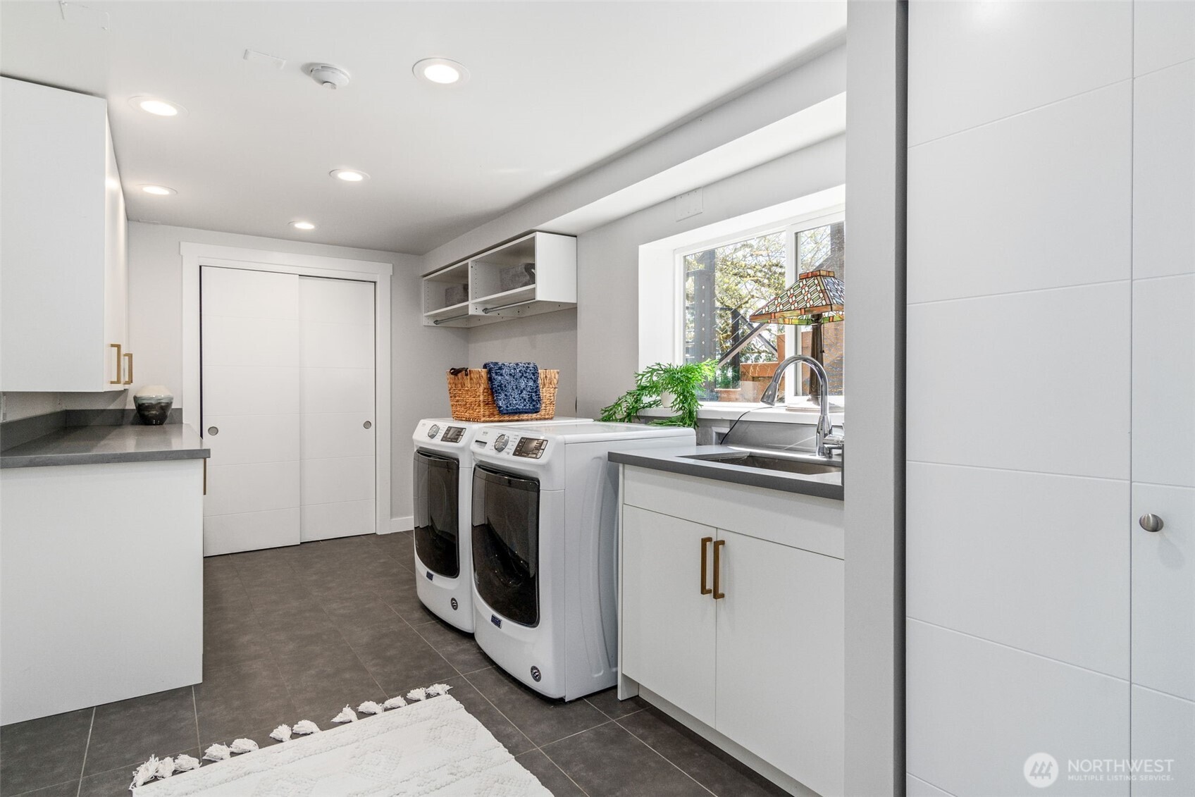 8659 Fauntlee Crest SW, Seattle, WA 98136