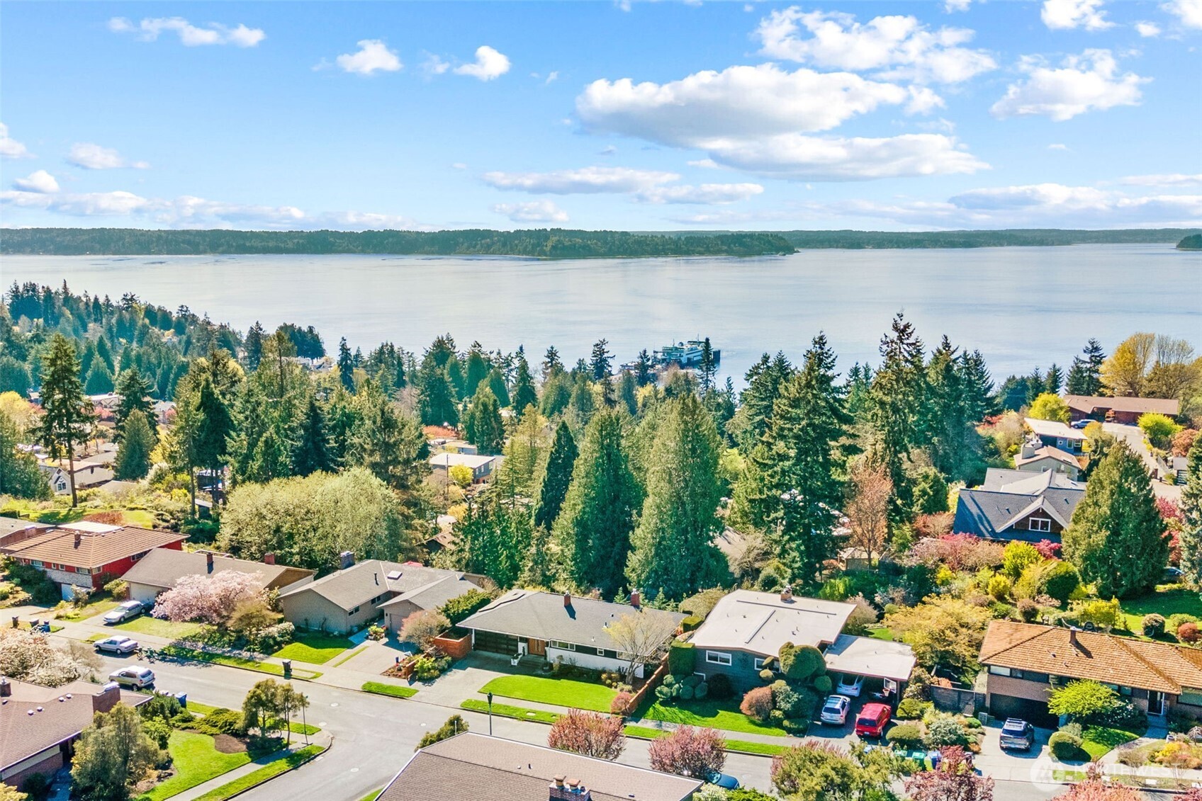 8659 Fauntlee Crest SW, Seattle, WA 98136