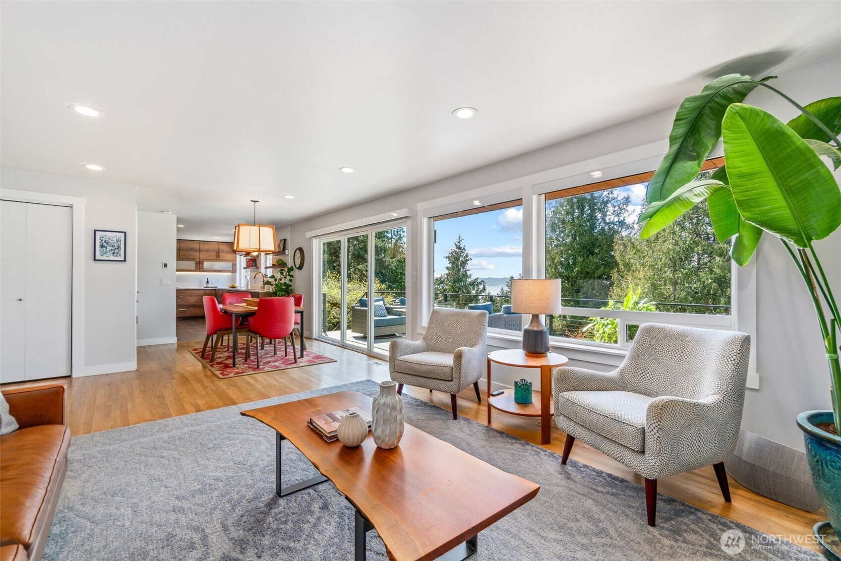 8659 Fauntlee Crest SW, Seattle, WA 98136