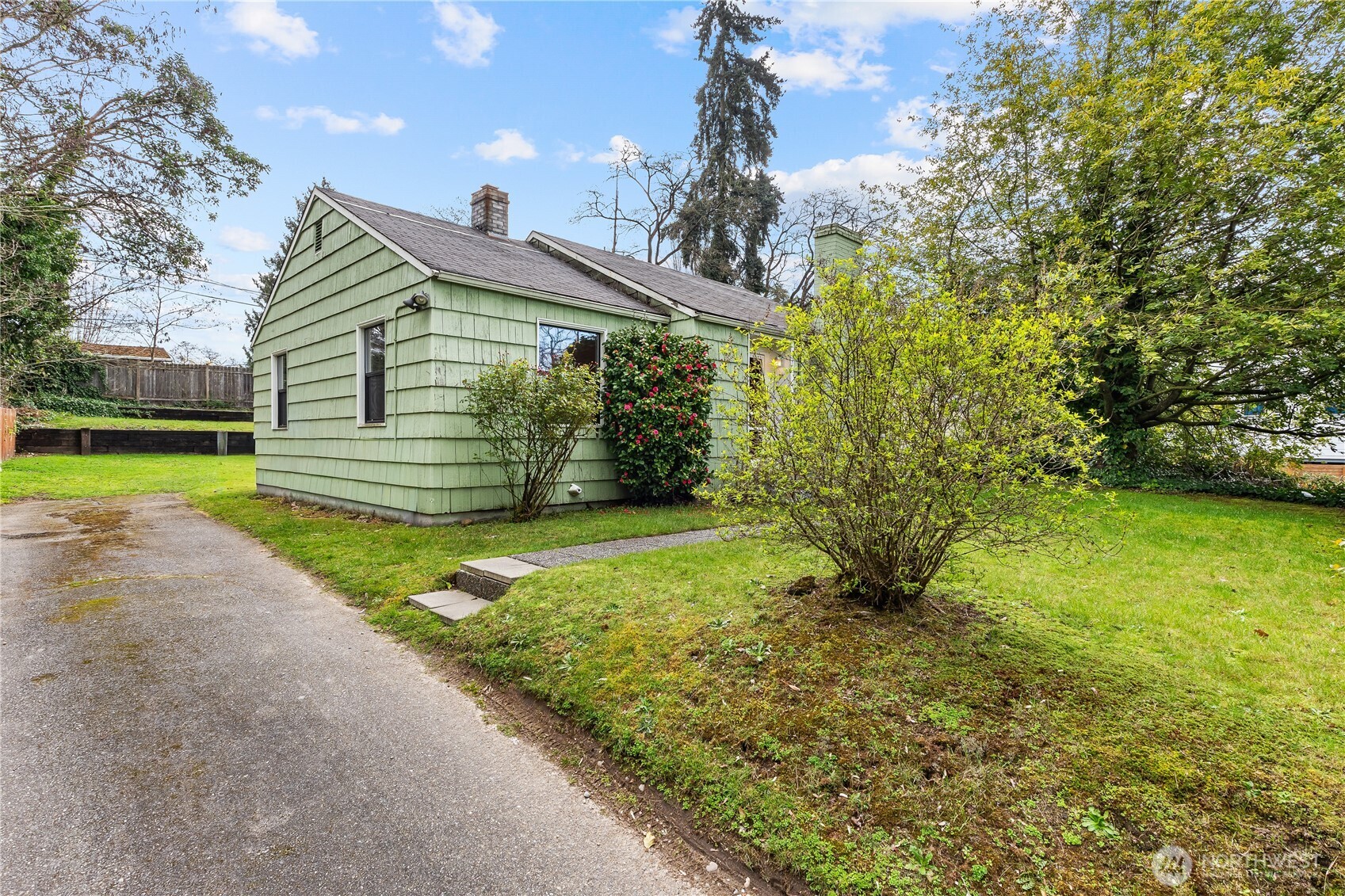 15620 5th Avenue NE, Shoreline, WA 98155-3807