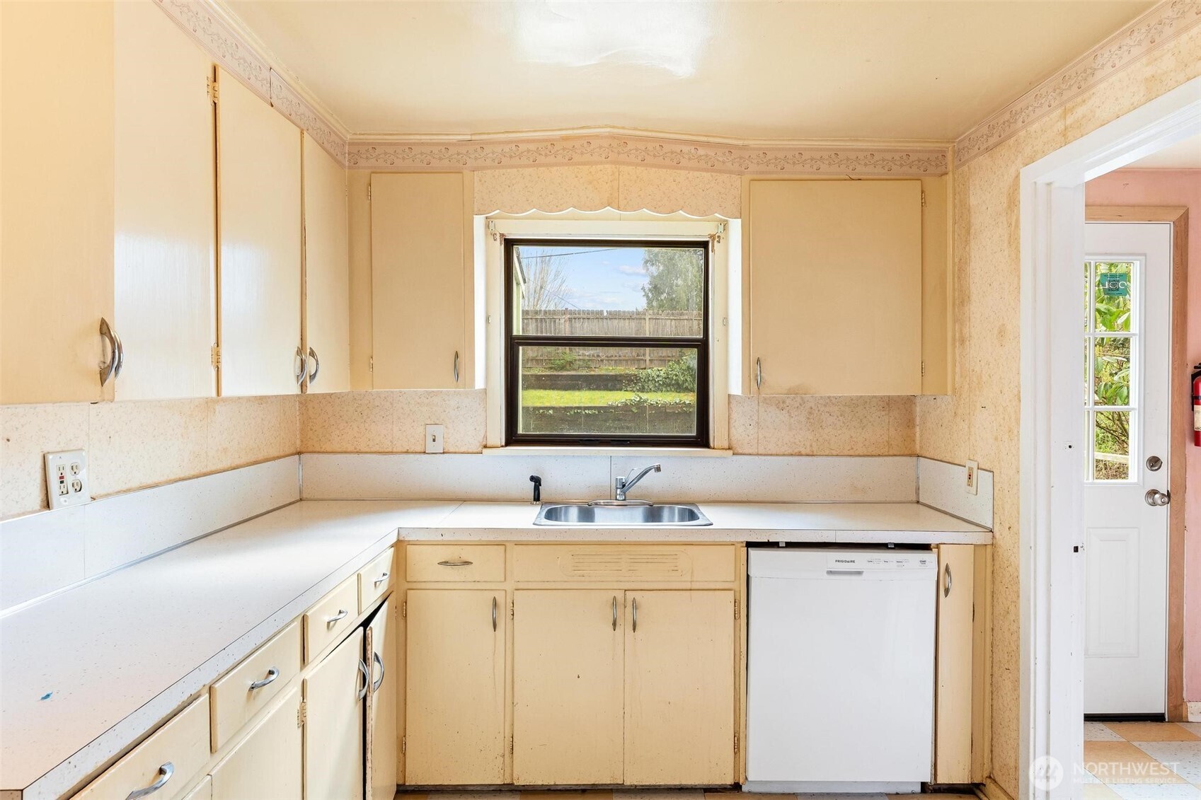 15620 5th Avenue NE, Shoreline, WA 98155-3807