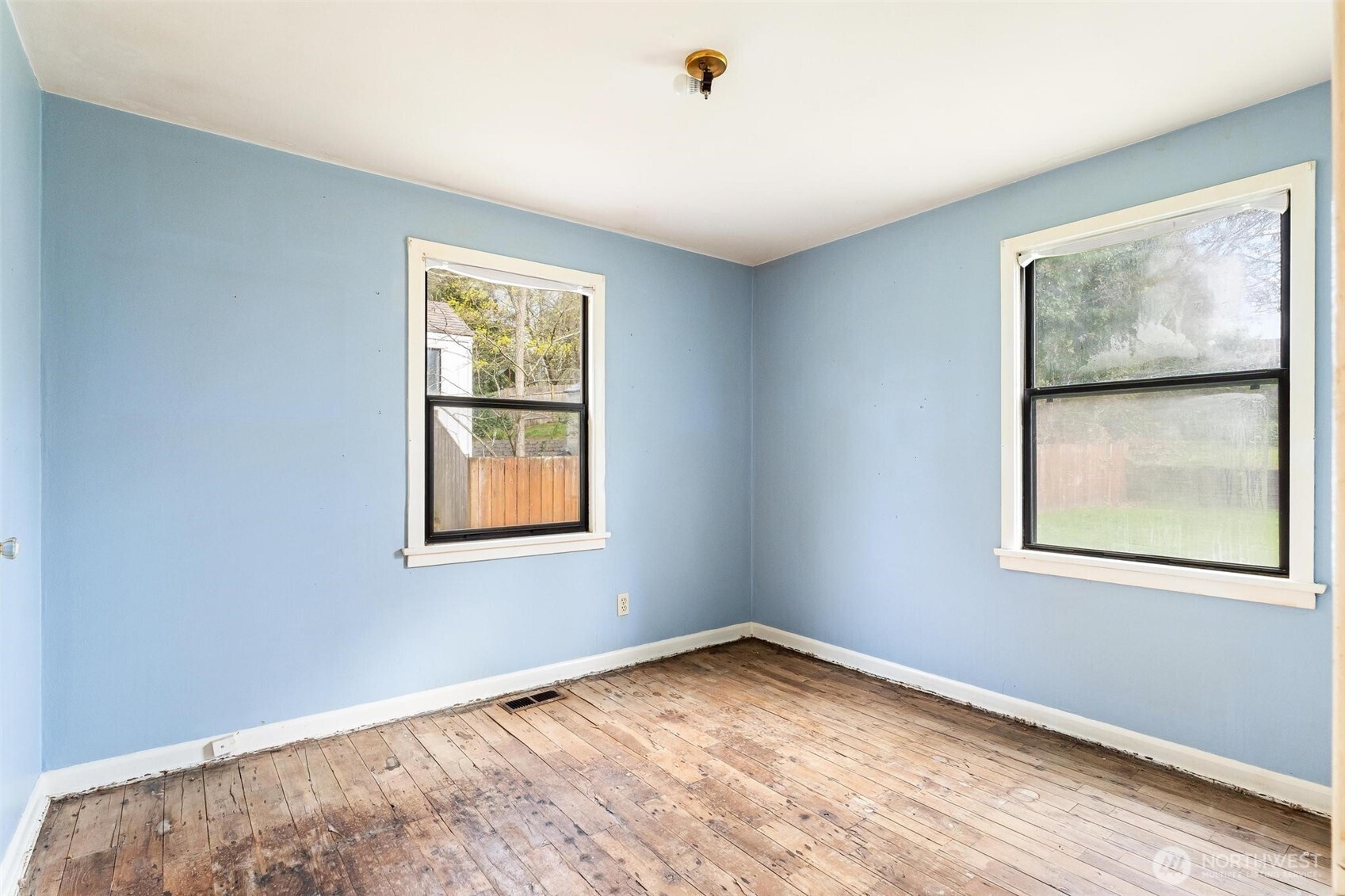 15620 5th Avenue NE, Shoreline, WA 98155-3807