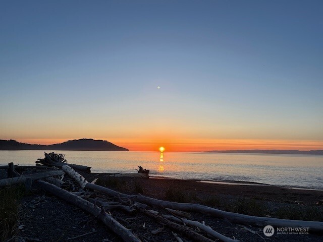 2390 Place Road , Port Angeles, WA 98363