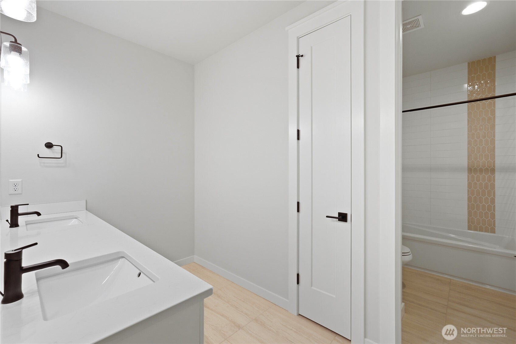 29816 SE Lake Retreat North Drive , Ravensdale, WA 98051