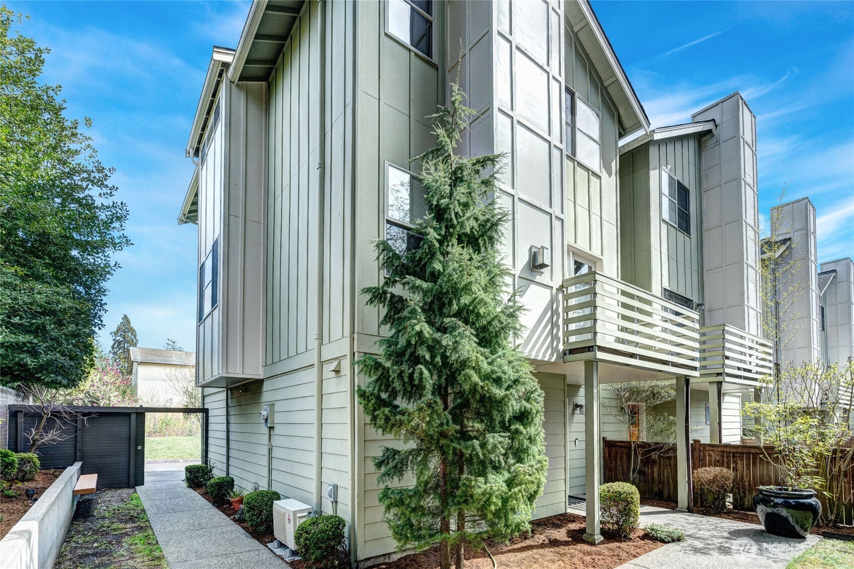 738 N 185th Street , Shoreline, WA 98133-3902