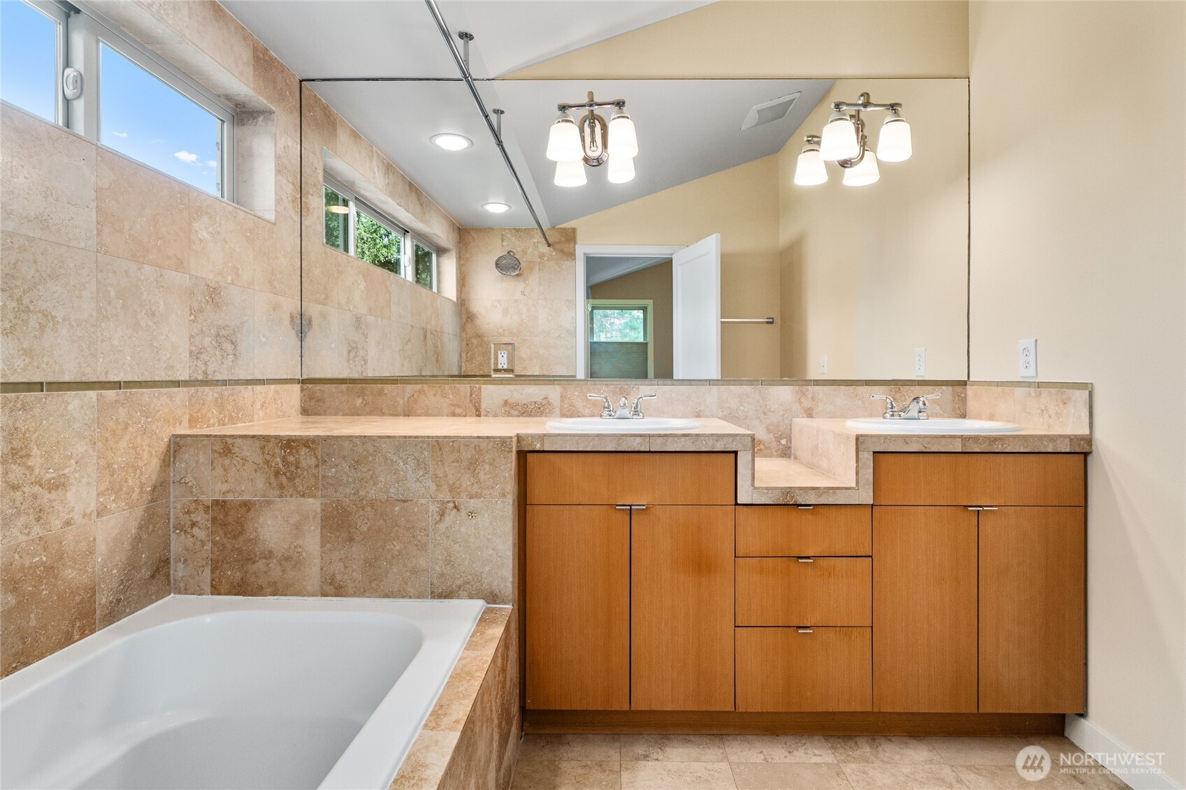 738 N 185th Street , Shoreline, WA 98133-3902