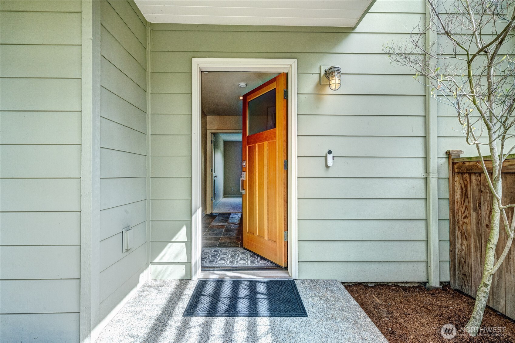 738 N 185th Street , Shoreline, WA 98133-3902