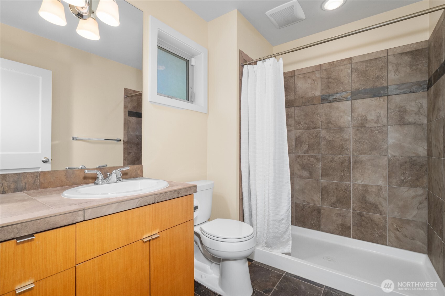 738 N 185th Street , Shoreline, WA 98133-3902