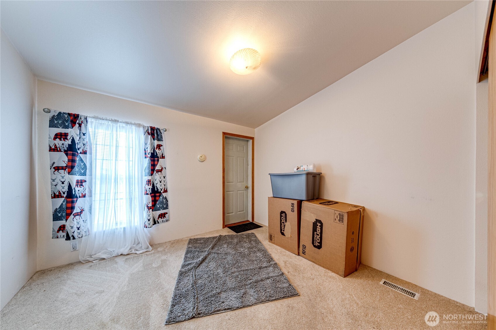 617 N 7th Avenue , Sequim, WA 98382