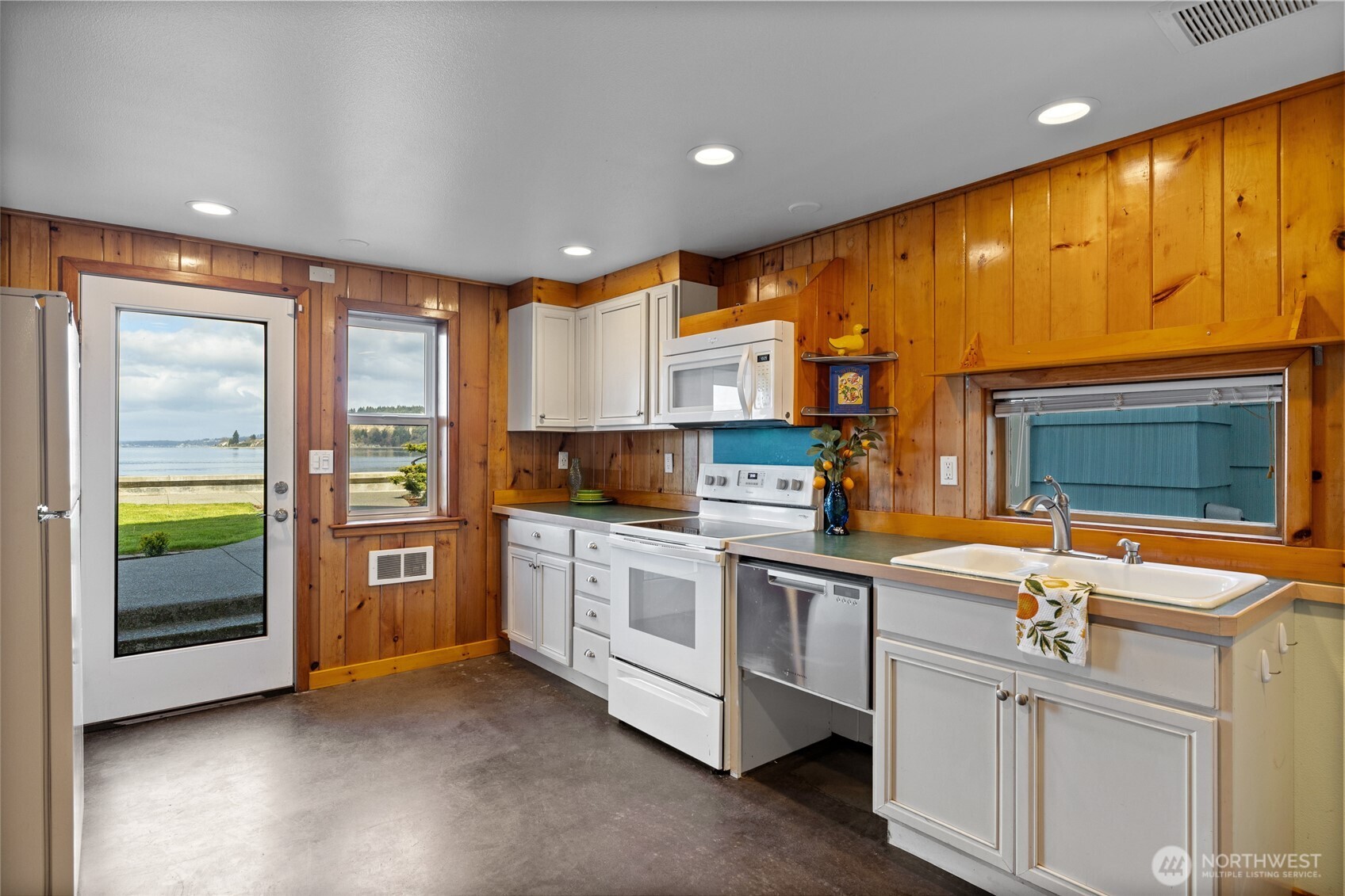 1834 Day Island Blvd W, University Place, WA 98466