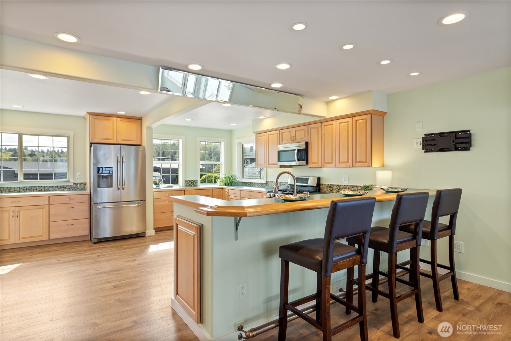 1834 Day Island Blvd W, University Place, WA 98466