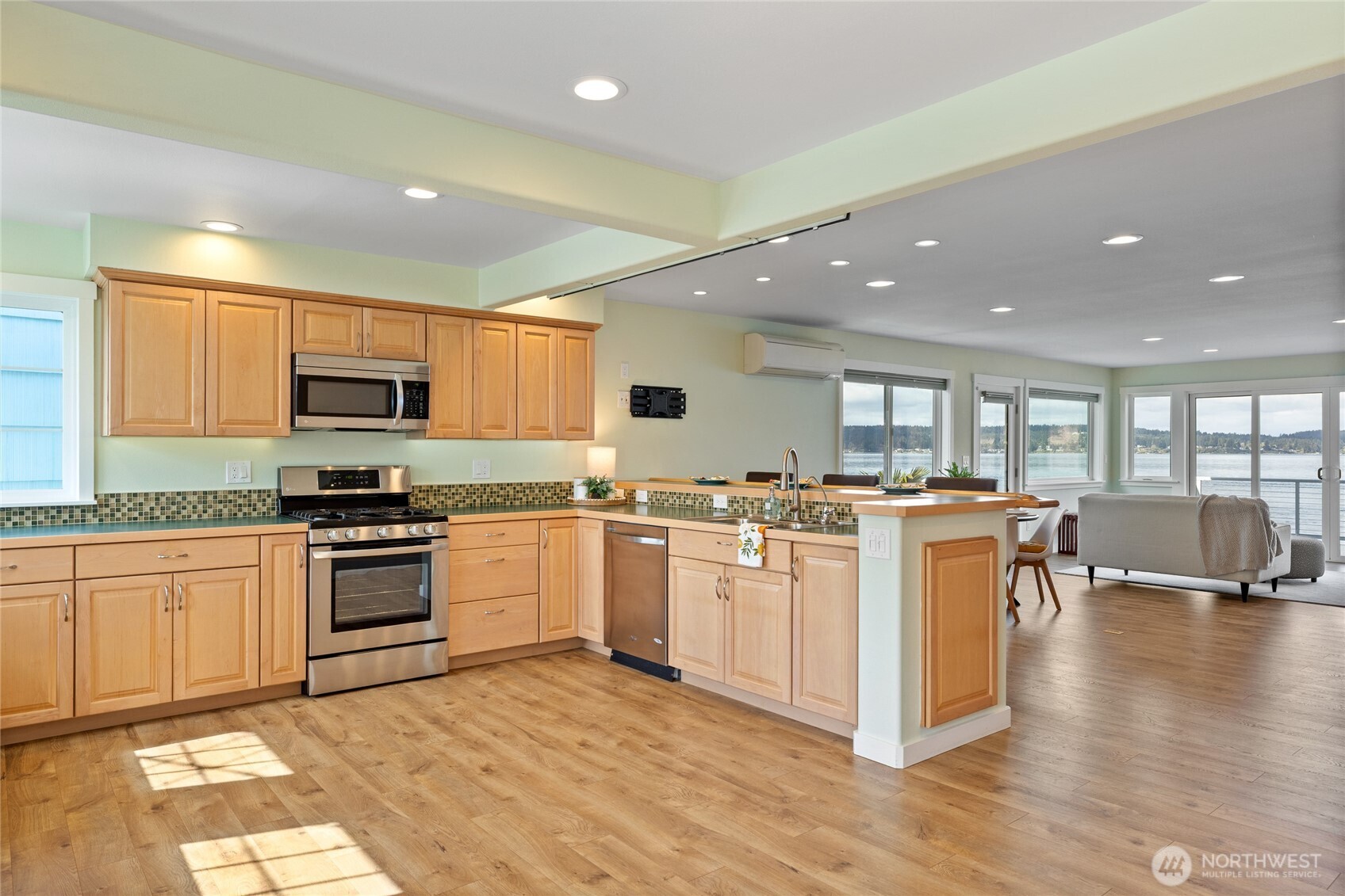 1834 Day Island Blvd W, University Place, WA 98466
