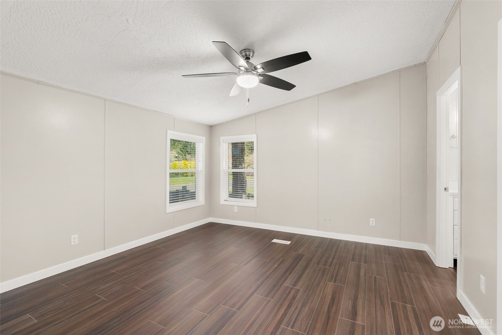 155 Camp One Road , Raymond, WA 98577