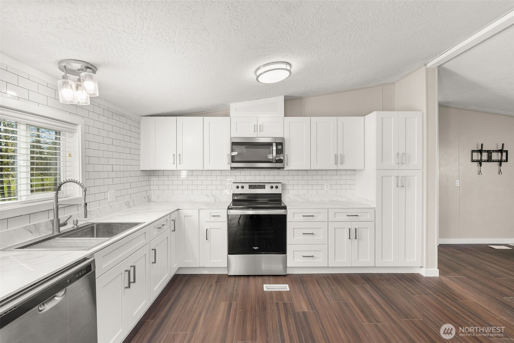 155 Camp One Road , Raymond, WA 98577