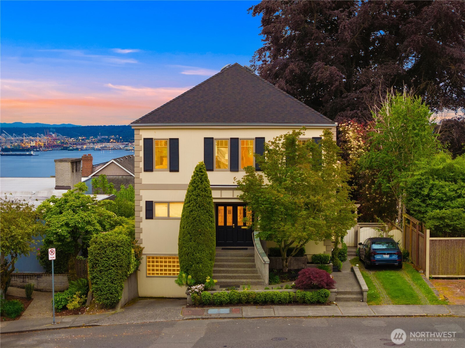 525 W Prospect Street #A, Seattle, WA 98119