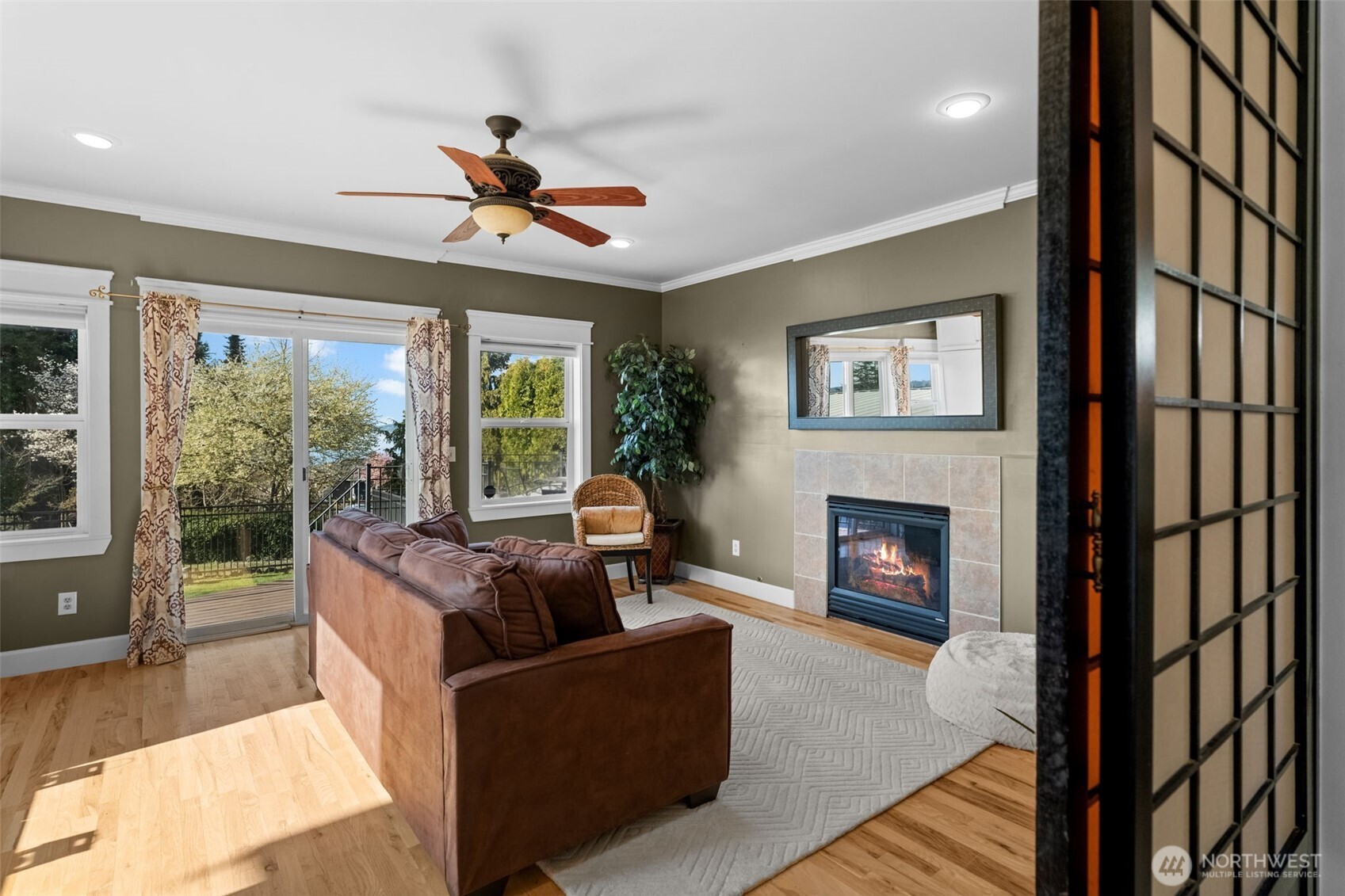 1607 Nisqually Street , Steilacoom, WA 98388