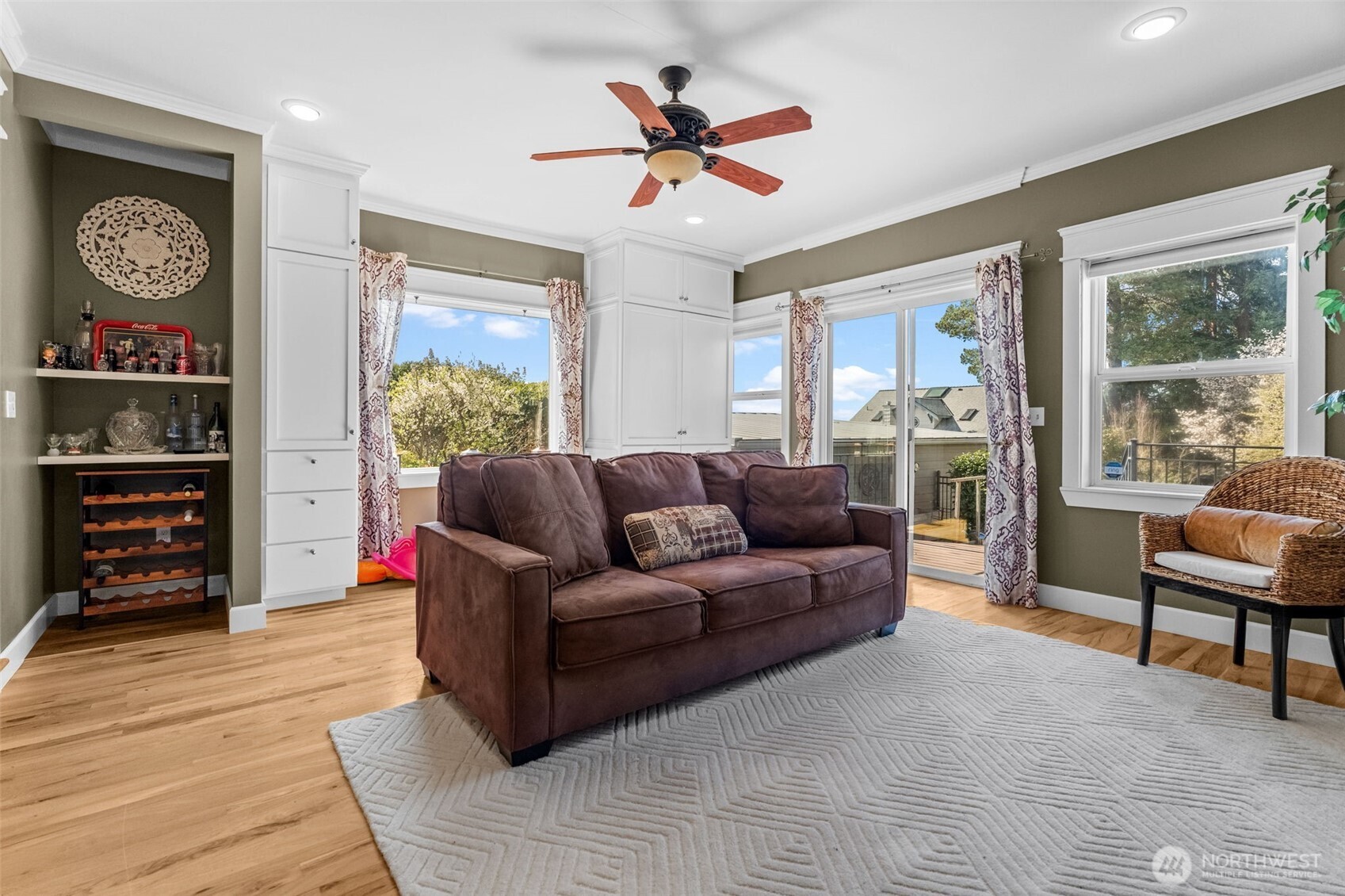 1607 Nisqually Street , Steilacoom, WA 98388