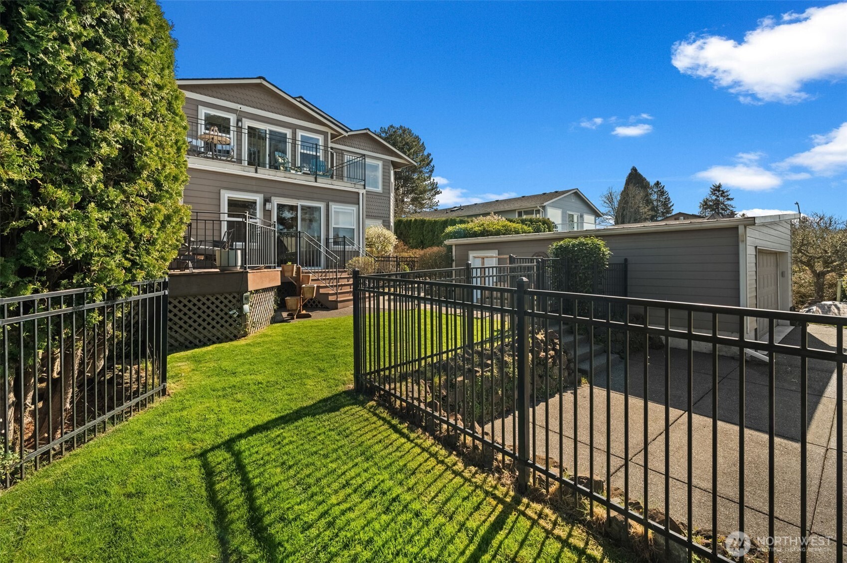 1607 Nisqually Street , Steilacoom, WA 98388