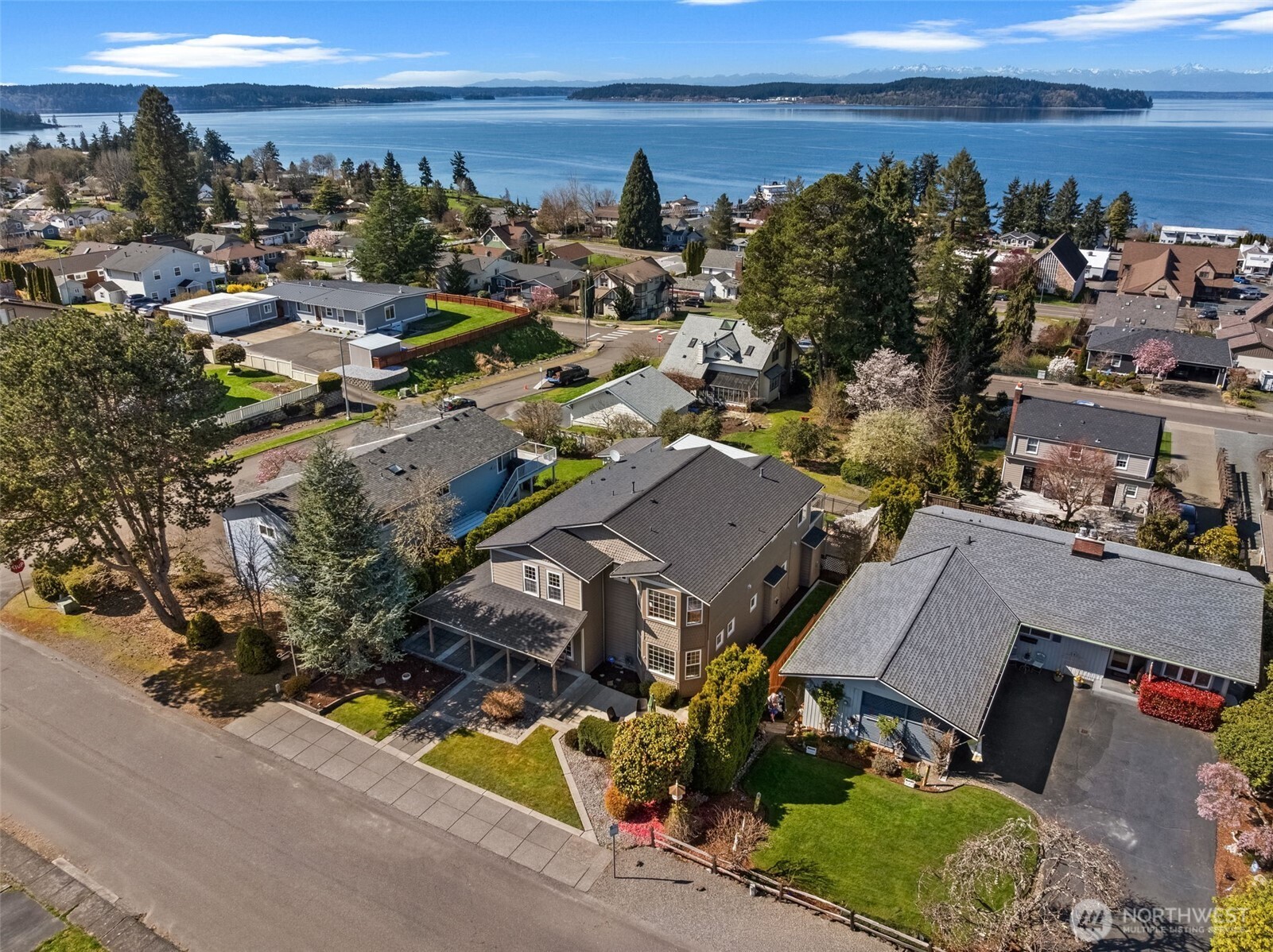 1607 Nisqually Street , Steilacoom, WA 98388