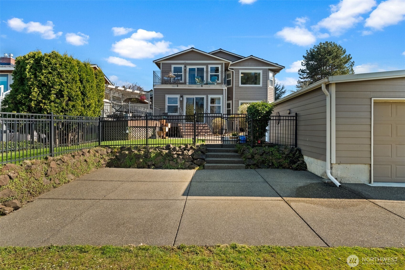 1607 Nisqually Street , Steilacoom, WA 98388