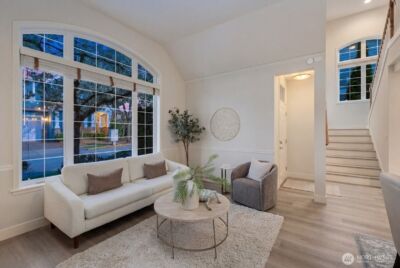 2045 32nd Avenue NE, Issaquah, WA 98029 - Photo 2