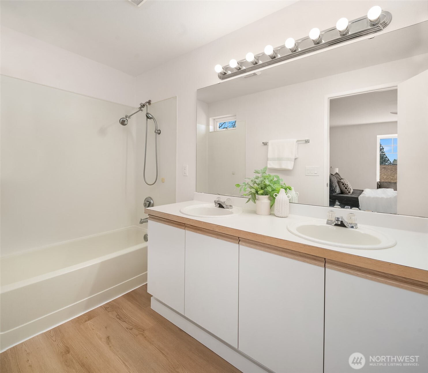 5505 S 236th Place , Kent, WA 98032