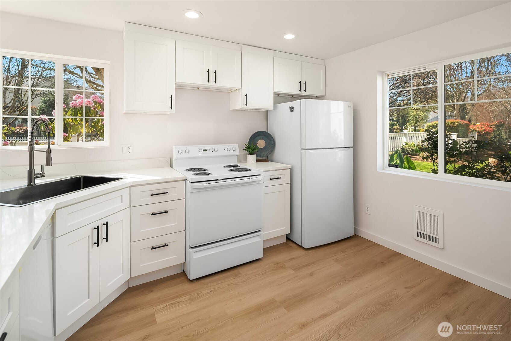 5505 S 236th Place , Kent, WA 98032