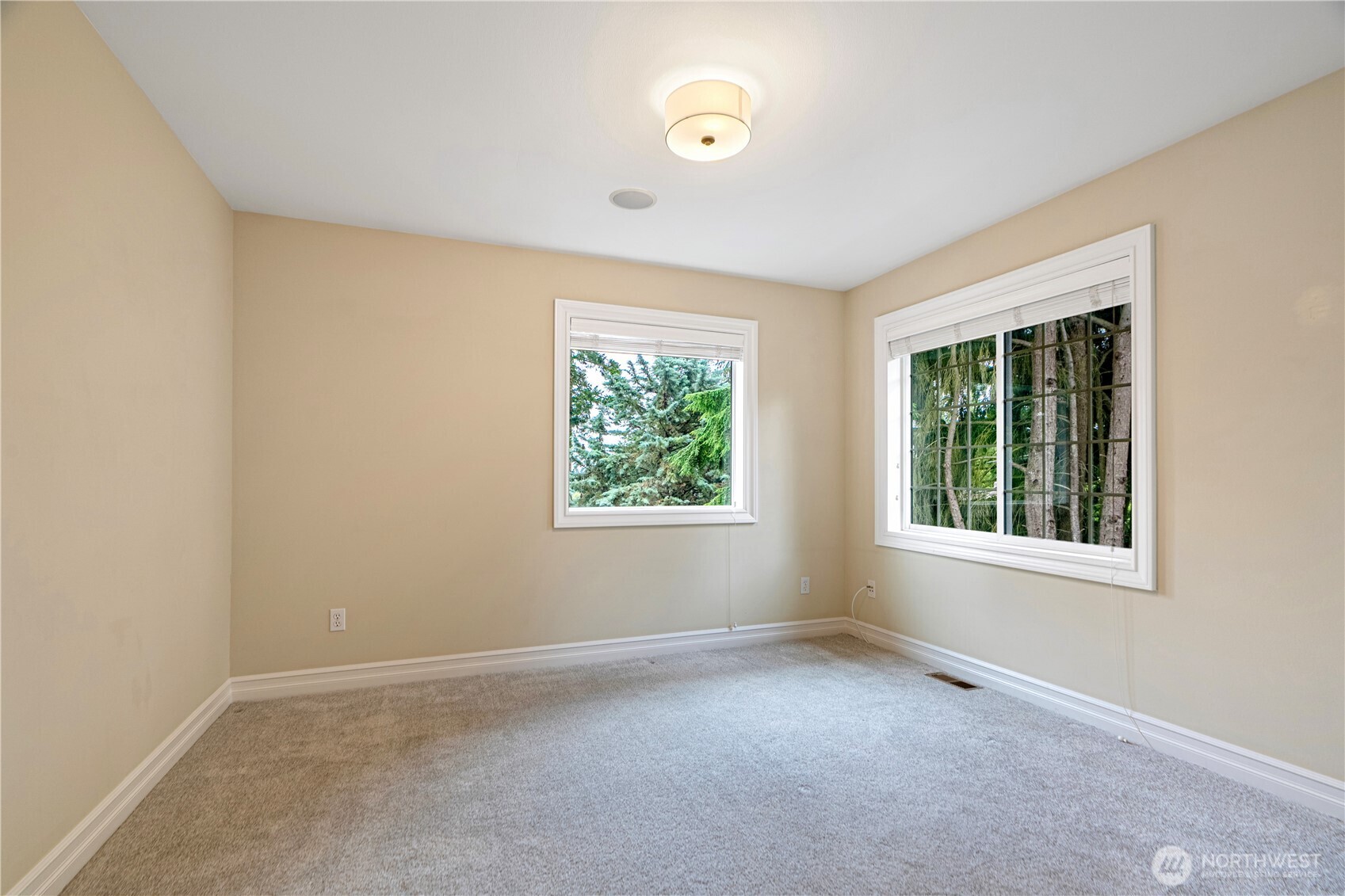 1528 NE 97th St , Seattle, WA 98115