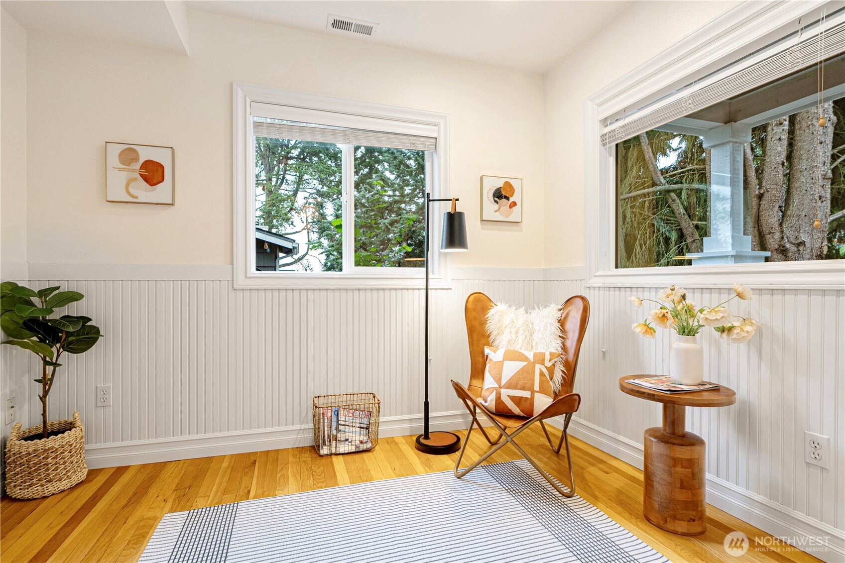 1528 NE 97th St , Seattle, WA 98115