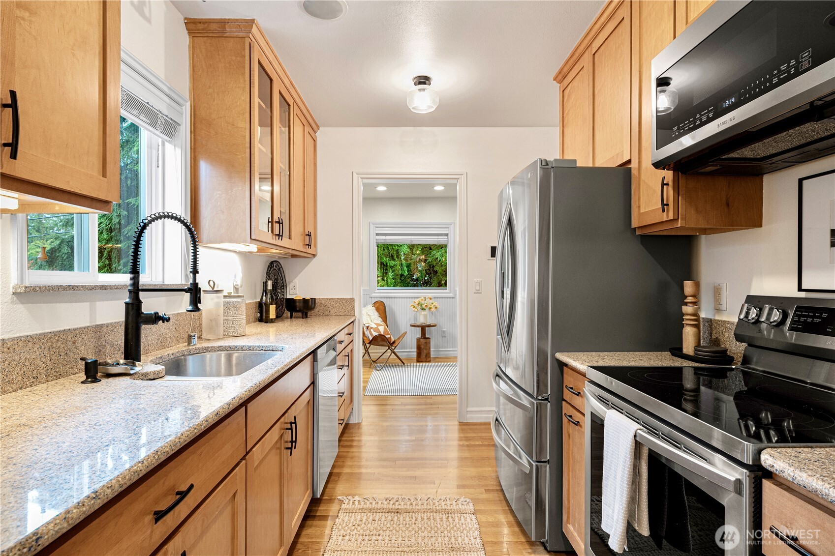 1528 NE 97th St , Seattle, WA 98115