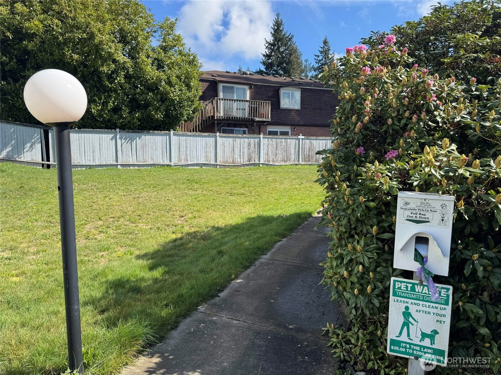 8823 Holly Drive #H204, Everett, WA 98208