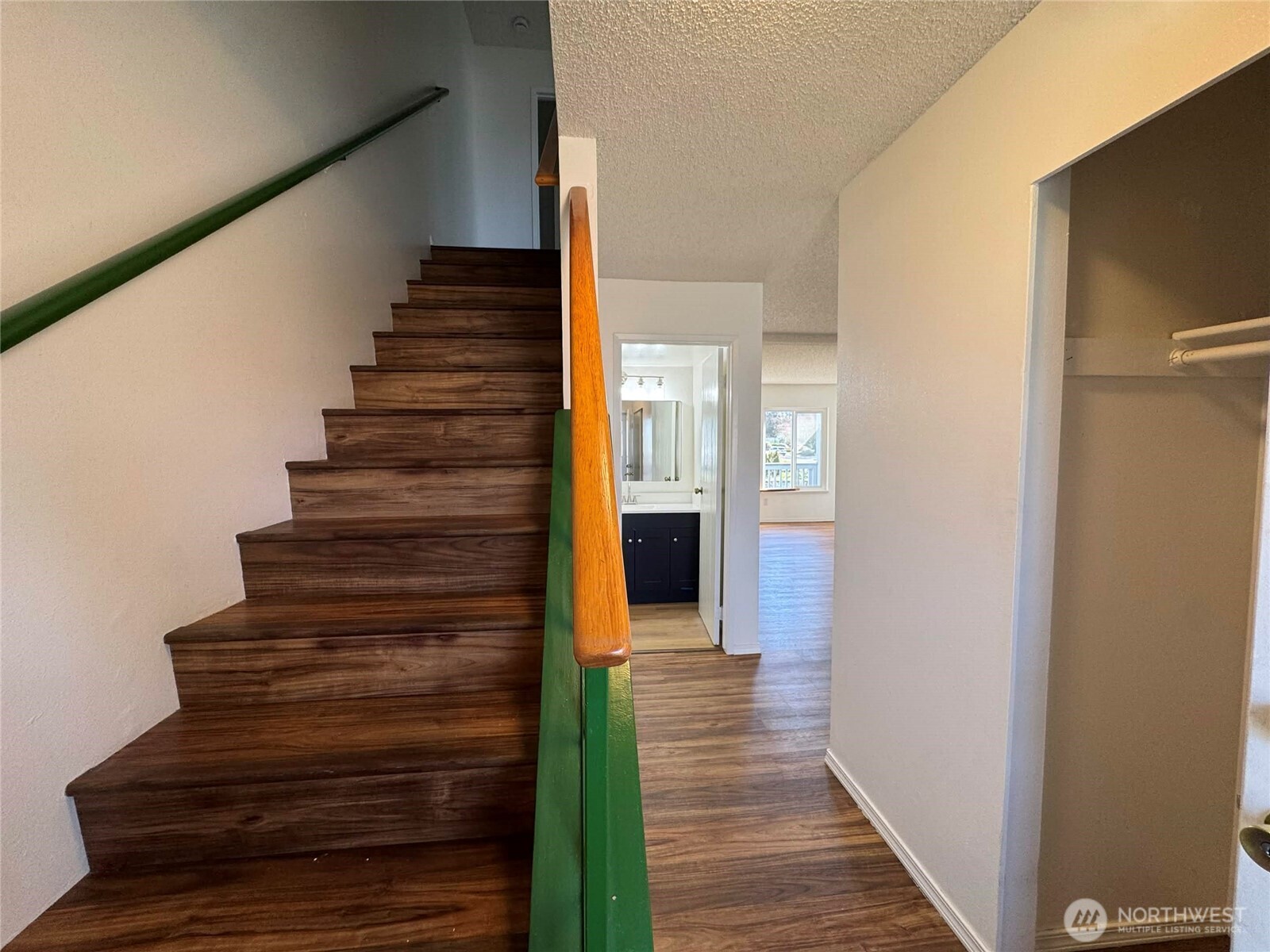 8823 Holly Drive #H204, Everett, WA 98208