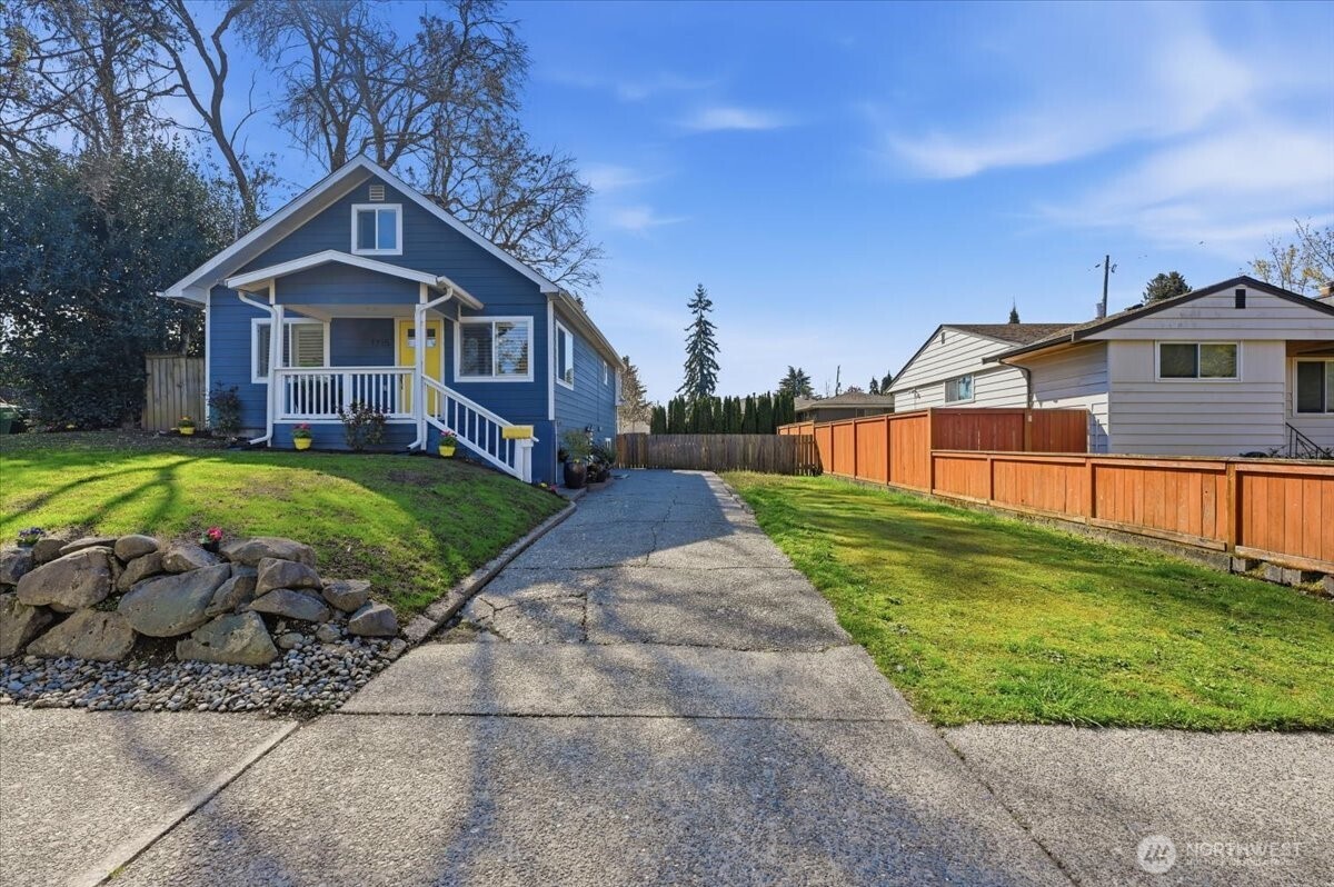 1715 SW Trenton Street , Seattle, WA 98106