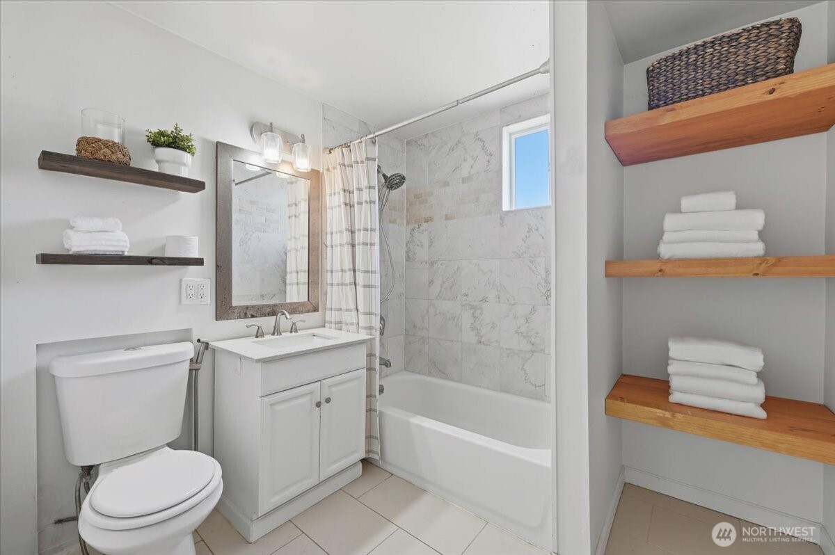 1715 SW Trenton Street , Seattle, WA 98106