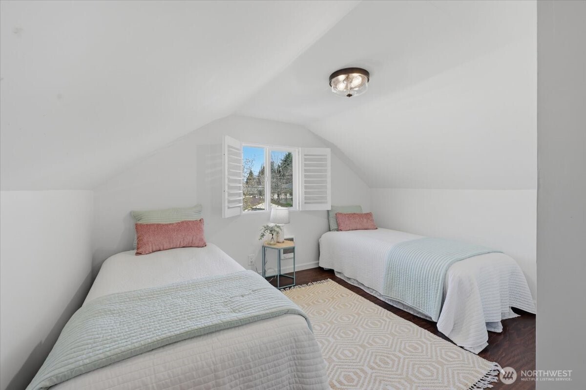 1715 SW Trenton Street , Seattle, WA 98106