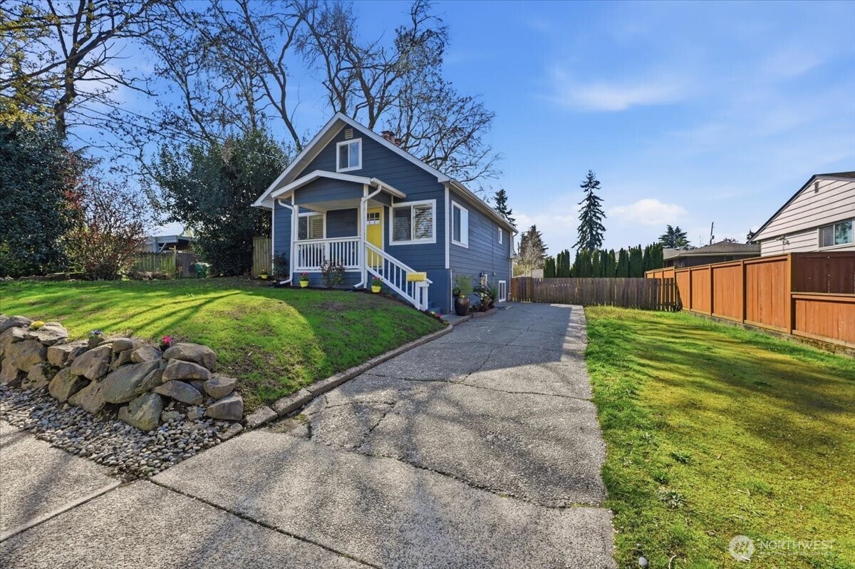 1715 SW Trenton Street , Seattle, WA 98106