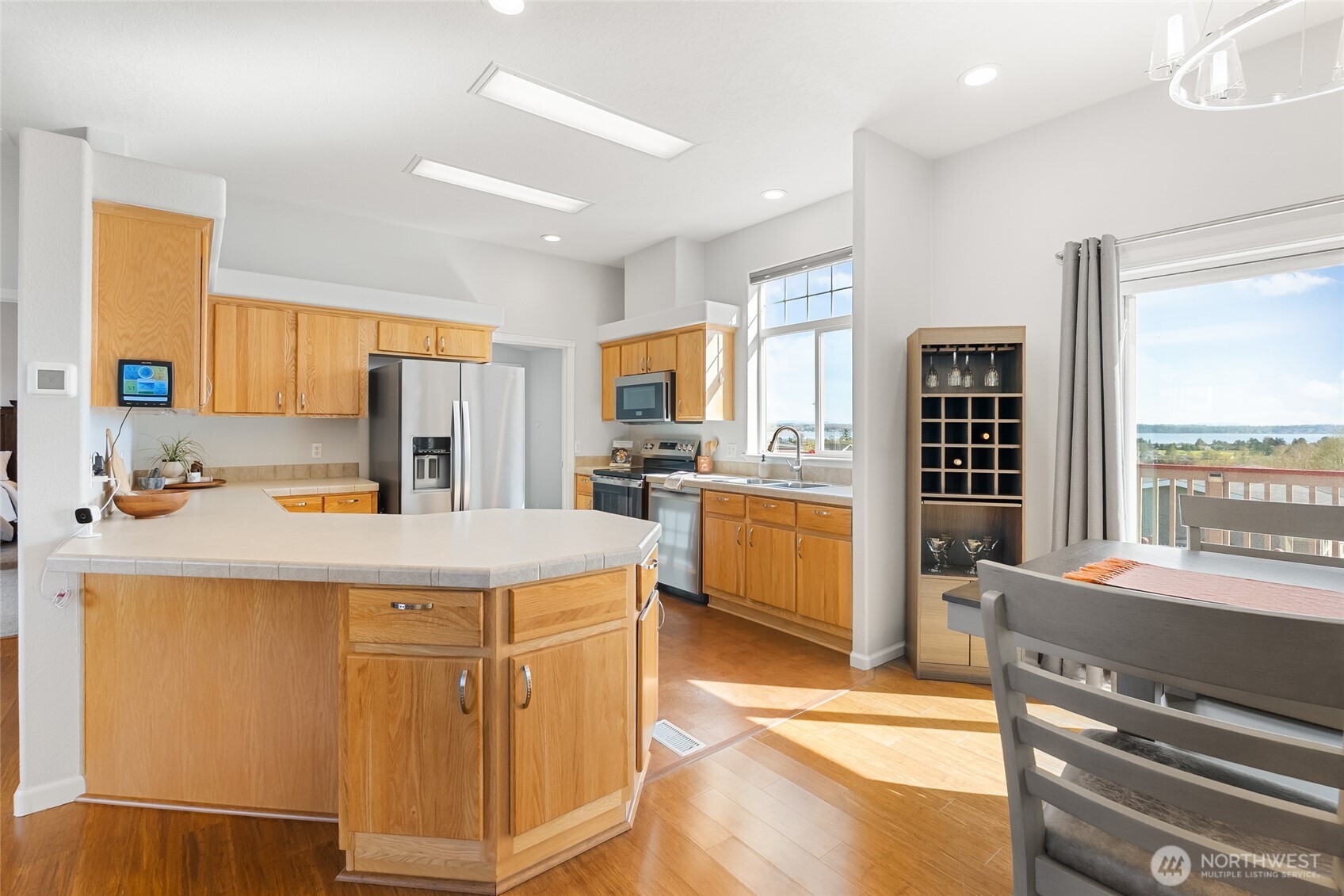 5511 Hillvue Road , Blaine, WA 98230-9532