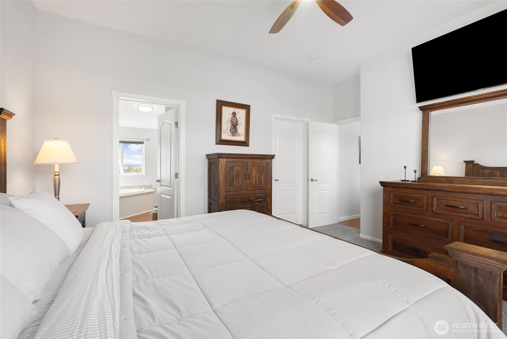 5511 Hillvue Road , Blaine, WA 98230-9532