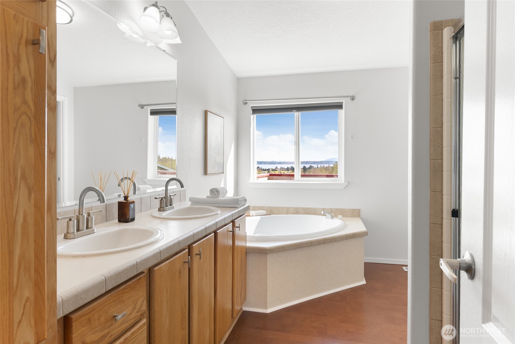 5511 Hillvue Road , Blaine, WA 98230-9532